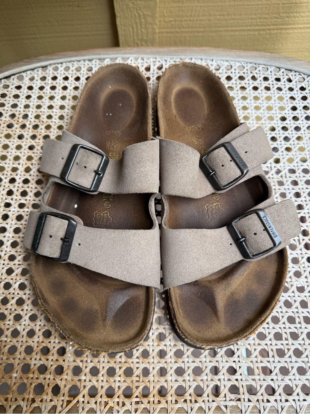 Birkenstock Arizona Taupe Suede Sandals EU 40 Men’s size 7 Women’s size 9